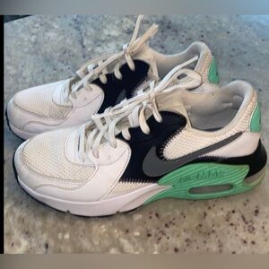 Women’s Nike Air Max Tennis Shoes. Size 6.5. (ALSO FITS Big kids 4.5)